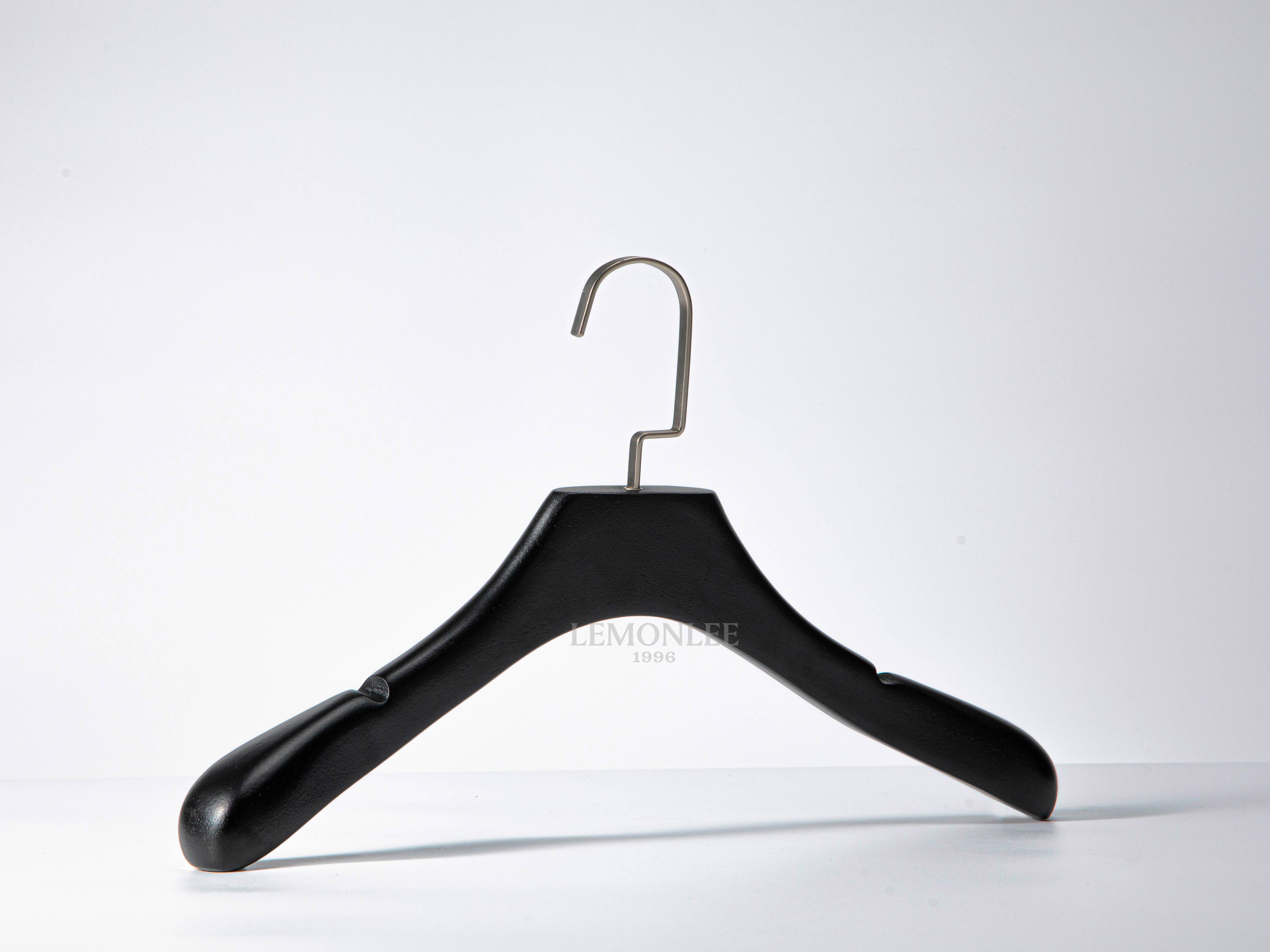 2026新款品牌實(shí)木衣架