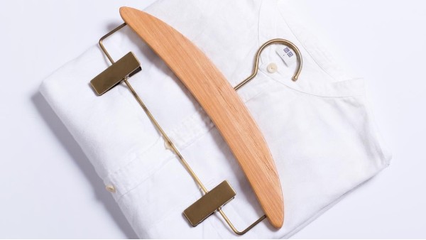 怎么清理實(shí)木衣架長(zhǎng)菌？【華恩】