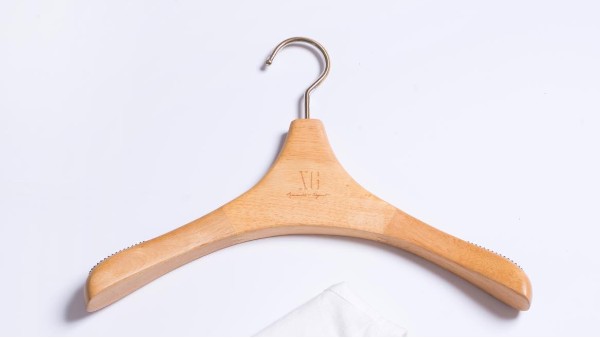 實木衣架能不能上油？這幾點要注意了！【華恩】