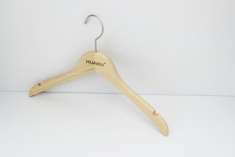 實木衣架越重越好嗎！過重反而有大問題！【華恩】